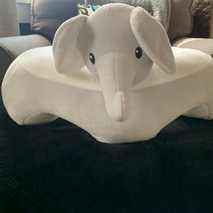 Baby support seat with the elephant head